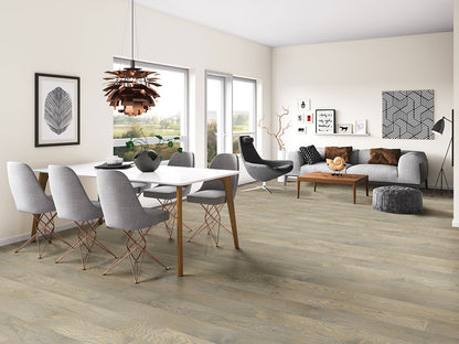 Woodhills Chestnut Heights Oak 6.5X48 Waterproof Natural Wood Tile